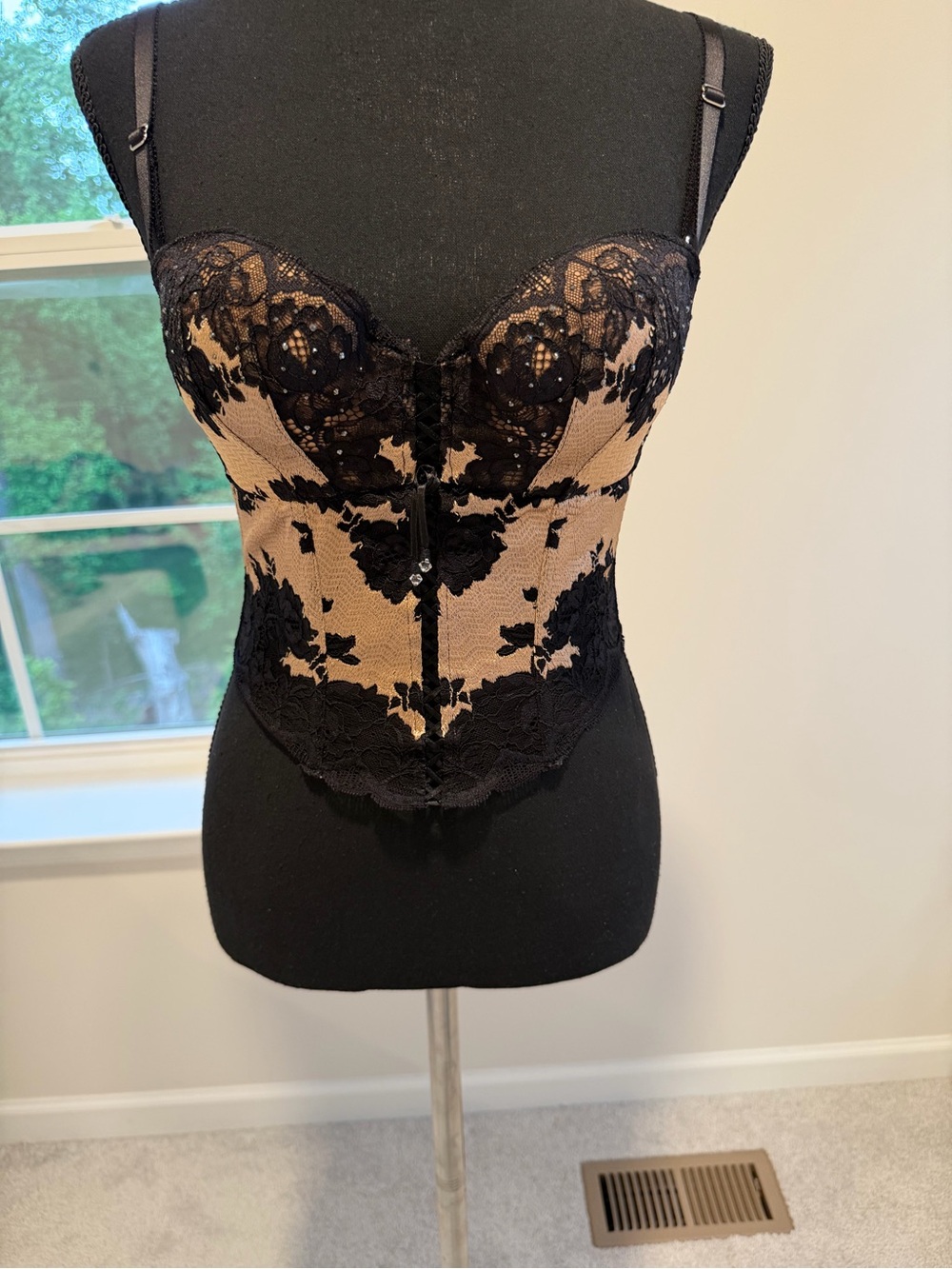 Victoria’s Secret Lace Bustier Corset Top Black/Nude 34B – Never Worn